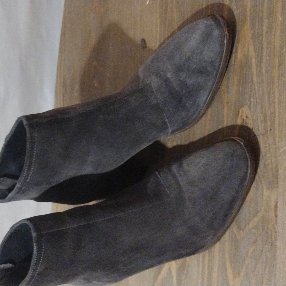 Rag & Bone women's gray nubuck ankle boots size 38-Euro Seven 1/2 seven